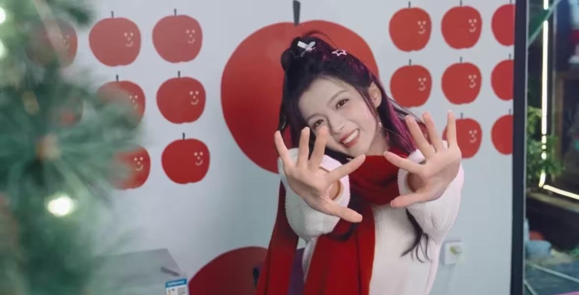 完蛋我被美女包围了房间里的心跳
